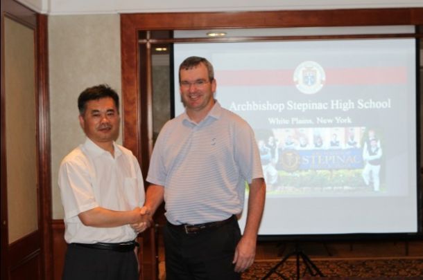 丁总与美国高中校长合影