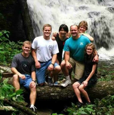 美国高中交换生与接待家庭一起旅游